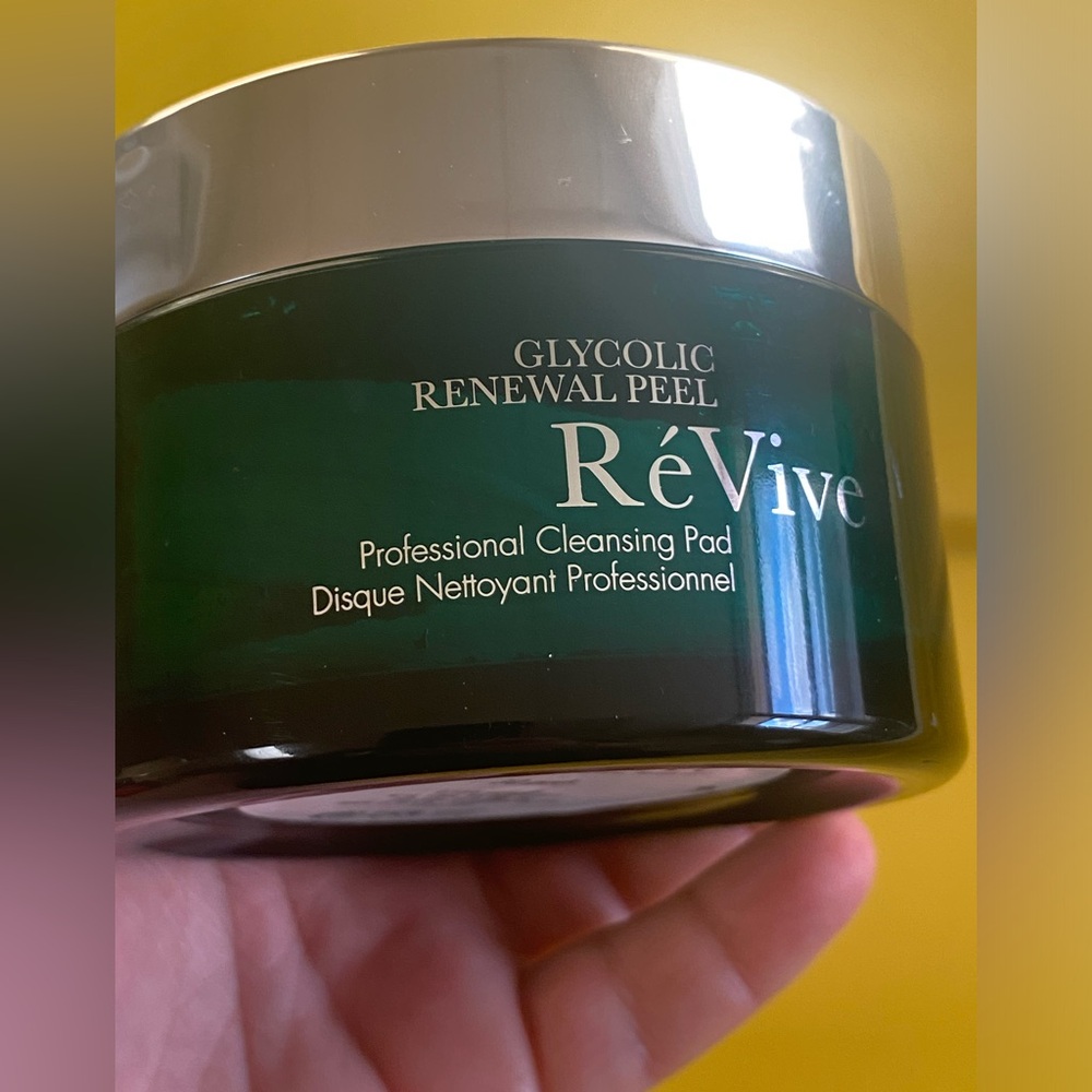 New REVIVE Glycolic Renewal Peel Pads only